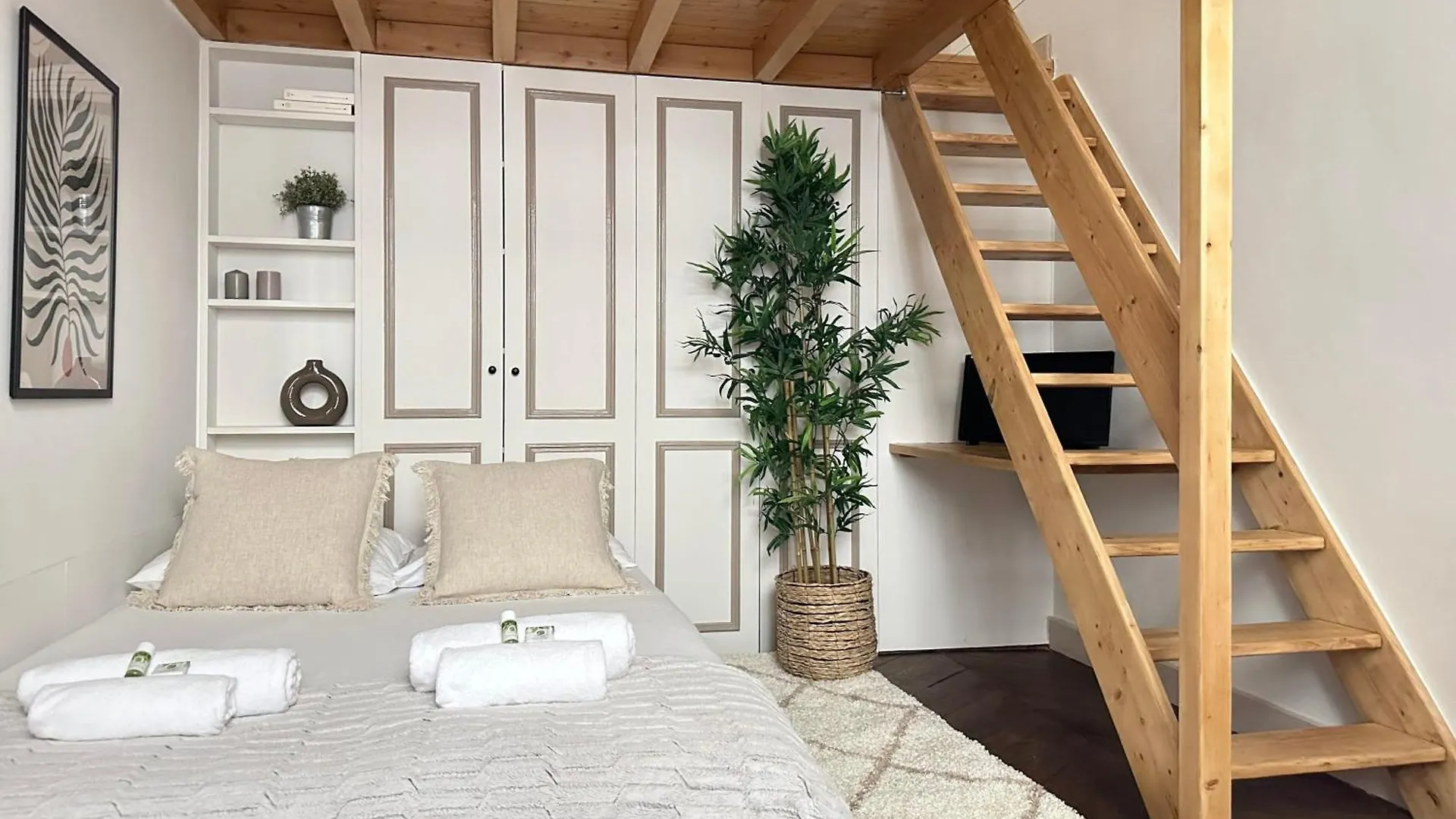 Modern & Dreamy Duplex In Le Marais