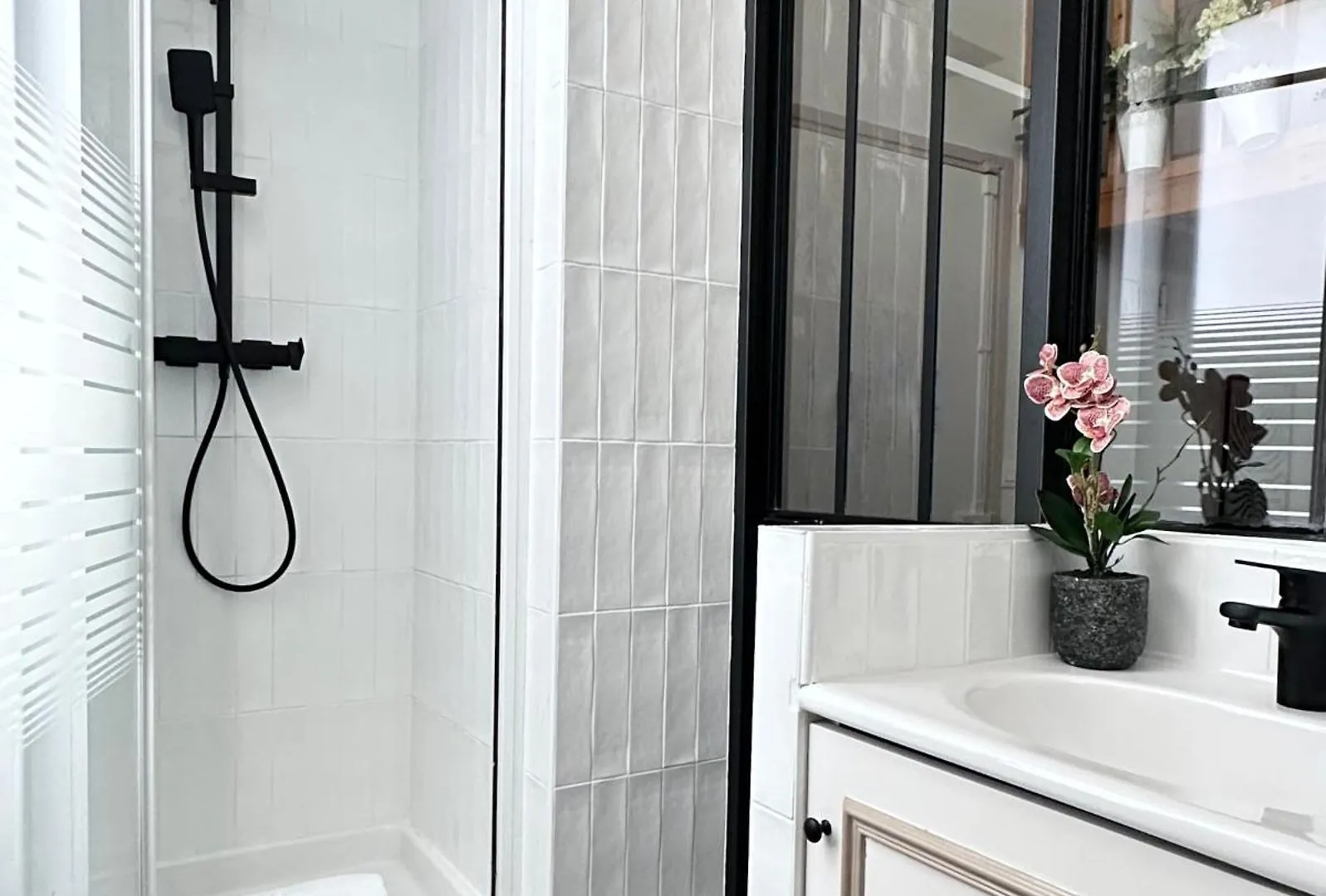 Modern & Dreamy Duplex In Le Marais * Paris